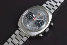 Vintage professional Wittnauer Swiss manual-winding chronograph with date