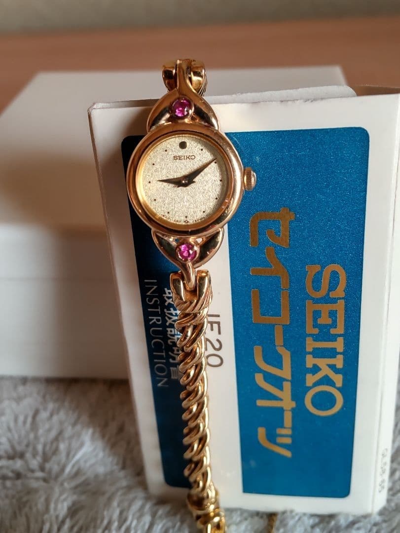 Ladies Quartz Watch, Elegant Women’s Wristwatch,