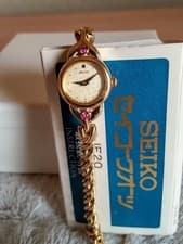 Ladies Quartz Watch, Elegant Women’s Wristwatch,