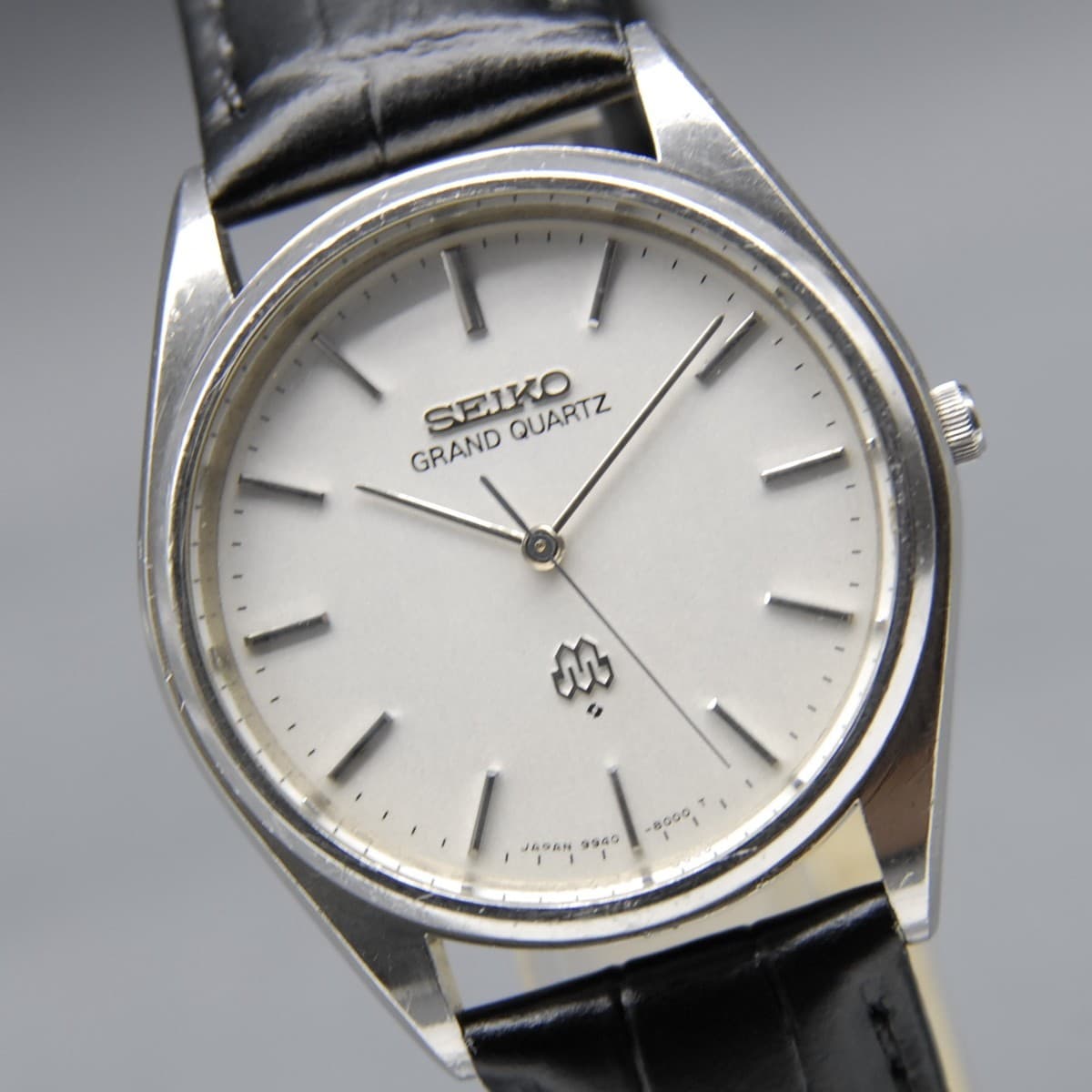 Vintage 1978 [EXC+5] SEIKO Grand Quartz 9940-8000 35mm Silver Dial QZ Mens Watch