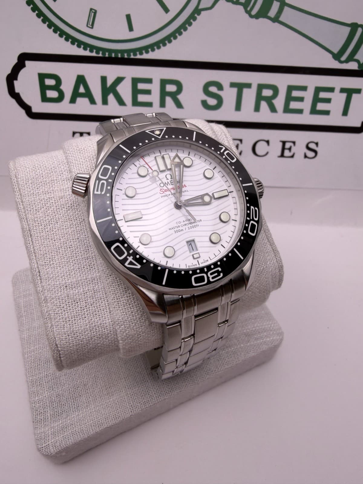 Omega Seamaster Professional White Dial / Black Bezel Case 360