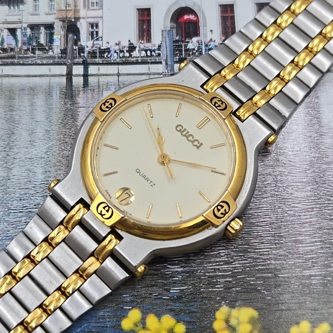 Unisex Gucci 9000M Date Indicator 32mm Fits Up To 7 Inches Near Mint .