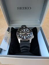 Seiko SKX013K1 Mid-Size Diver - New Old Stock NOS - Full Set Matching Papers