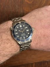 Gents 41mm Omega Seamaster 300m Automatic Blue Divers Bond Type Watch.