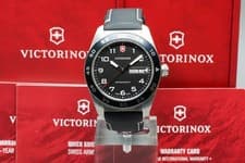 *MINT / BOX & PAPERS* Victorinox 242041 SWISS Army 42mm Black Dial Quartz Watch
