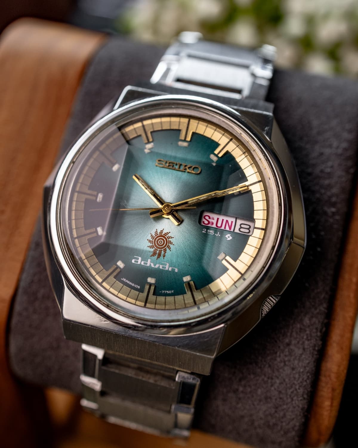 Vintage Seiko Advan Automatic - 6106-7570 - Teal Gradient Dial - Faceted Crystal