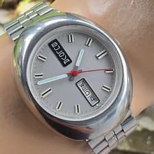 Vintage Bulova Golden Cilpper "J" men's automatic watch day/date 1970