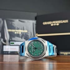 2026 Green - New in Plastic Girard-Perregaux Laureato 81010-11-3153