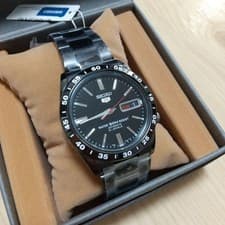 Brand new unused SEIKO5 wristwatch Men s Seiko 5 Automatic Day Date Water resi