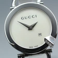 Near MINT Gucci YA122506 Chiodo 122.5 Mop Diamond Quartz Ladies Watch Full Set