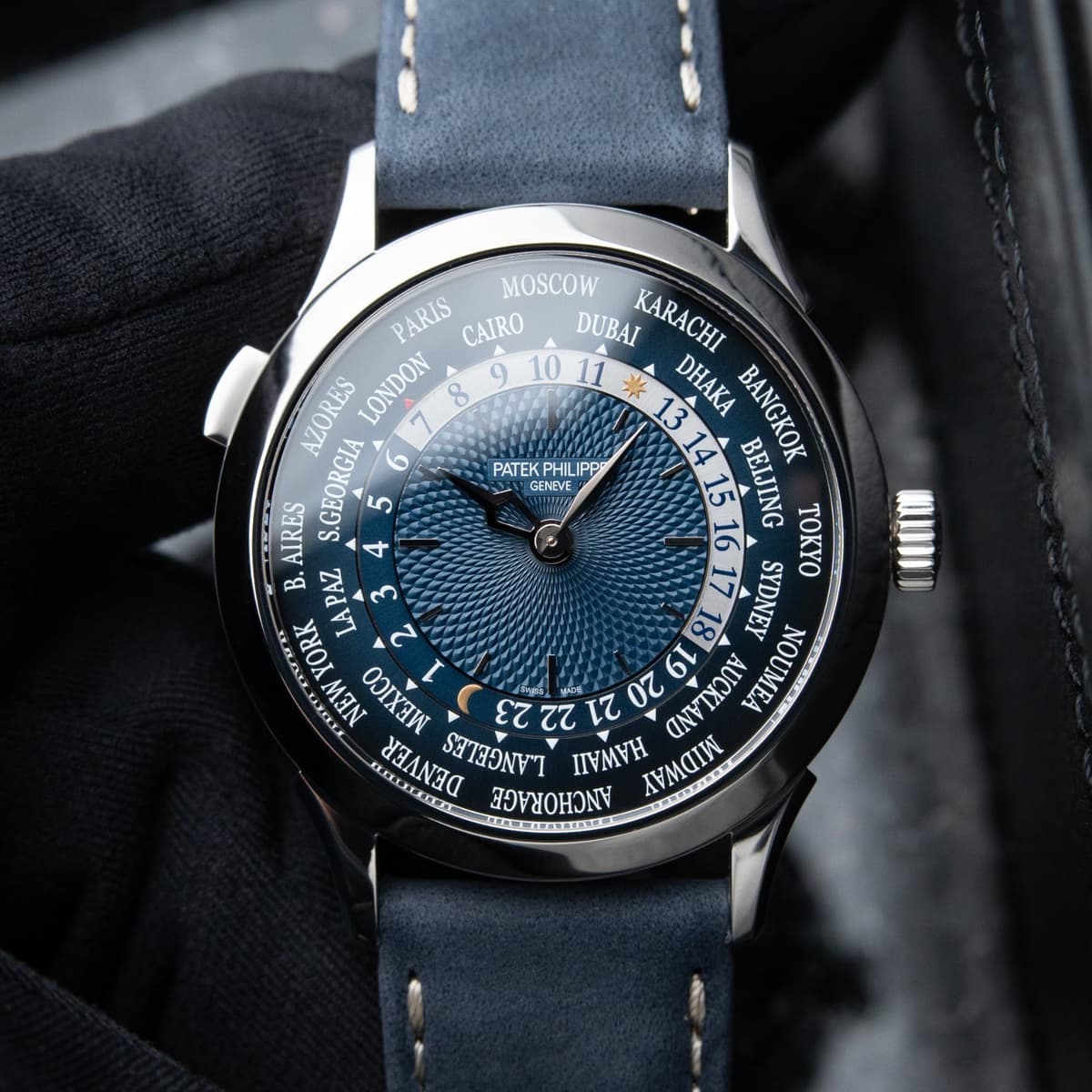 Patek Philippe Complications World Time Platinum Blue Dial 38.5 Automatic Watch