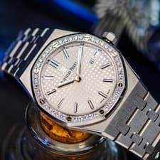 Audemars Piguet Royal Oak Quartz Diamonds Ladies Watch 33mm BOX & PAPERS 67651ST