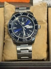 Vintage Seiko 5 Sports Automatic Blue Dial Day/Date FULL SET “50 fathoms”