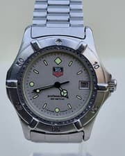Vintage Gents Tag Heuer Professional 200 Ref: 962.213R date quartz watch, 34mm.