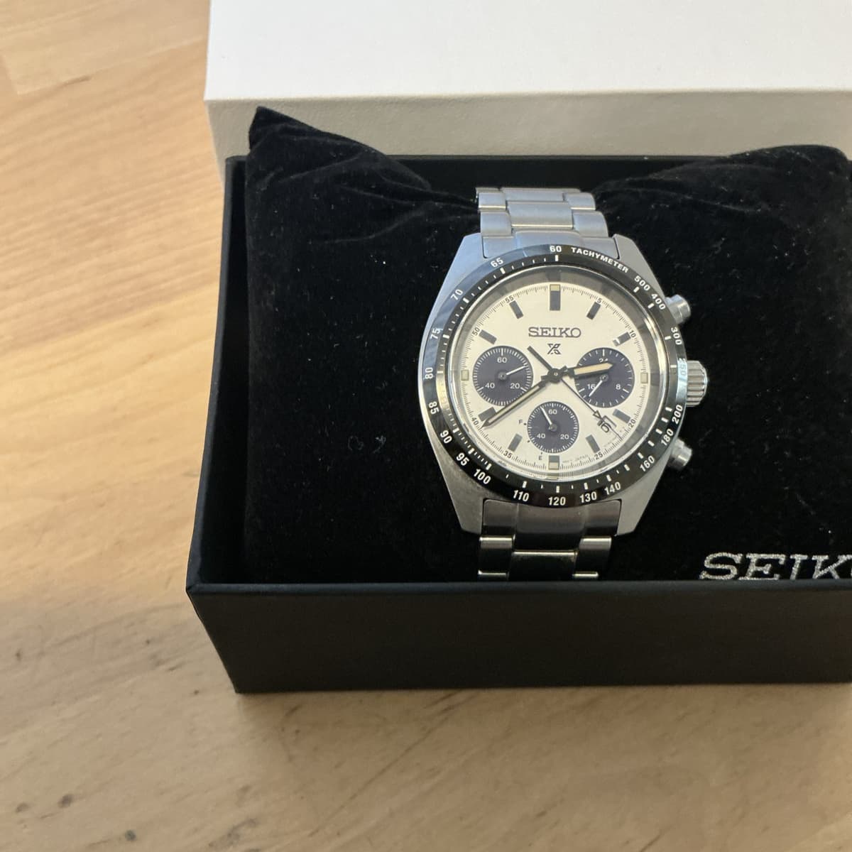Seiko ssc813 Chronograph Quartz Stainless Steel Men's Wristwatch Box & Papers