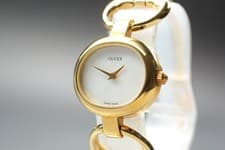 【Near MINT】GUCCI 1600 Shell Dial Gold Quartz Women's Bangle Watch From JAPAN
