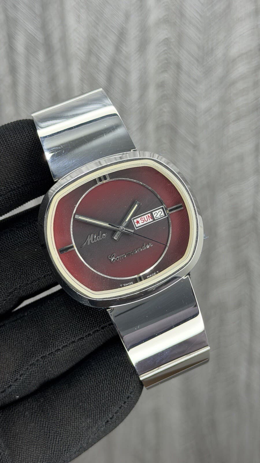 Mido Commander Automatic “N.O.S” 8669 Day-Date 25 Jewels Men’s Wristwatch Swiss.