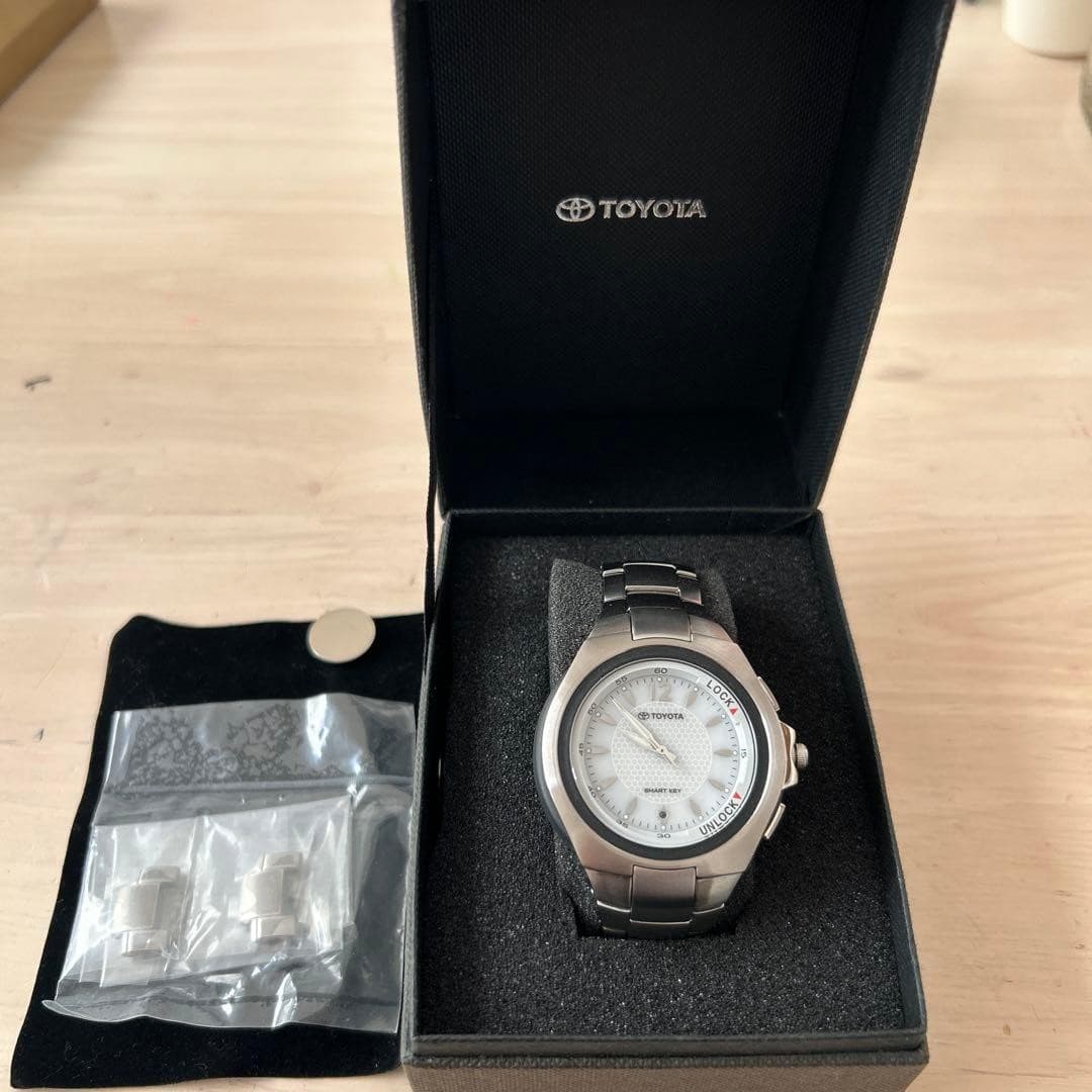 TOYOTA Stainless Steel Round Case Watch with Extra Band Clasp