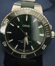 Oris 01 733 7789 4157 Diver Watch Green Dial Automatic Rubber Strap 300m