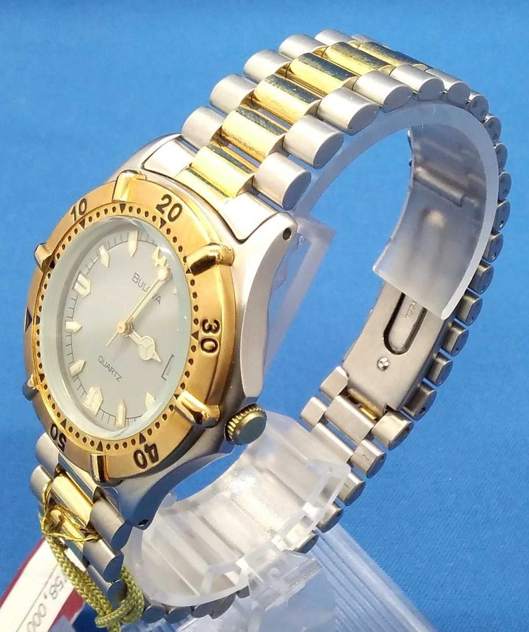 Quartz Analog Wristwatch Model IA86M BULOVA