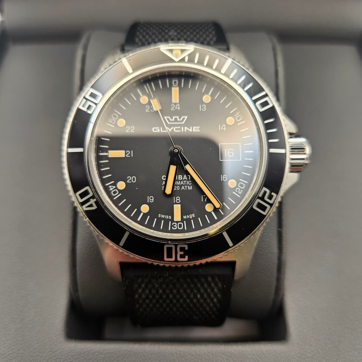 GLYCINE GL0083 COMBAT SUB 42MM SWISS AUTOMATIC WATCH WORN AFTERMARKET STRAP