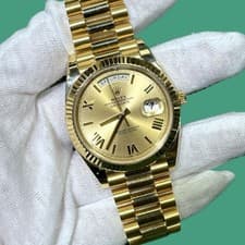 Rolex DAY-DATE 228238 40mm Champagne Dial 18K Gold President Complete Set