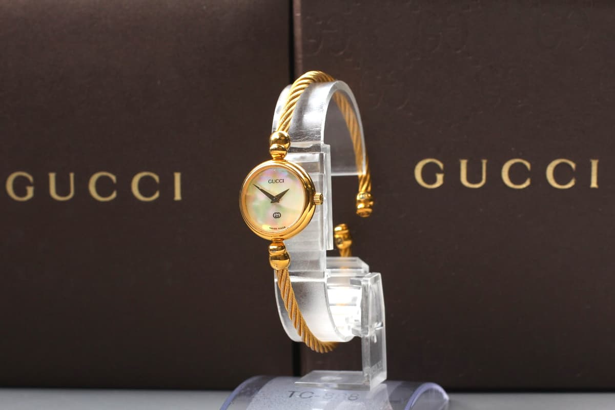 [N MINT w/Box] Vintage GUCCI 2700L Shell Dial Gold Bangle Quartz Women`s Watch