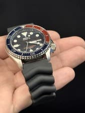 Seiko SKX009J1 Automatic 200m Diver Watch Pepsi Bezel Black Dial Stainless Steel
