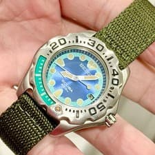 SEIKO Scuba 200m 7N35-6A10 Mini Megalodon Date Quartz Midsize Men’s Diver Watch