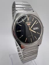 Vintage 80’s RARE Seiko 5 Quartz Day Date Men’s Watch