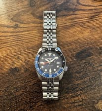 Seiko 5 GMT Automatic Stainless Steel Watch Black Dial Blue/Black Bezel