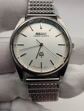 SEIKO 9940-8000 Grand Quartz — Vintage 1970s Japanese Dress Watch, Silver Dial