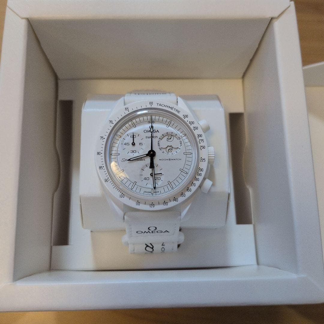 Omega x Swatch Snoopy MoonSwatch Mission to Moonphase New Moon White SO33B700
