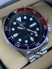 Seiko SKX009 Automatic Men's Diver Watch - Day Date Pepsi Bezel with extra links