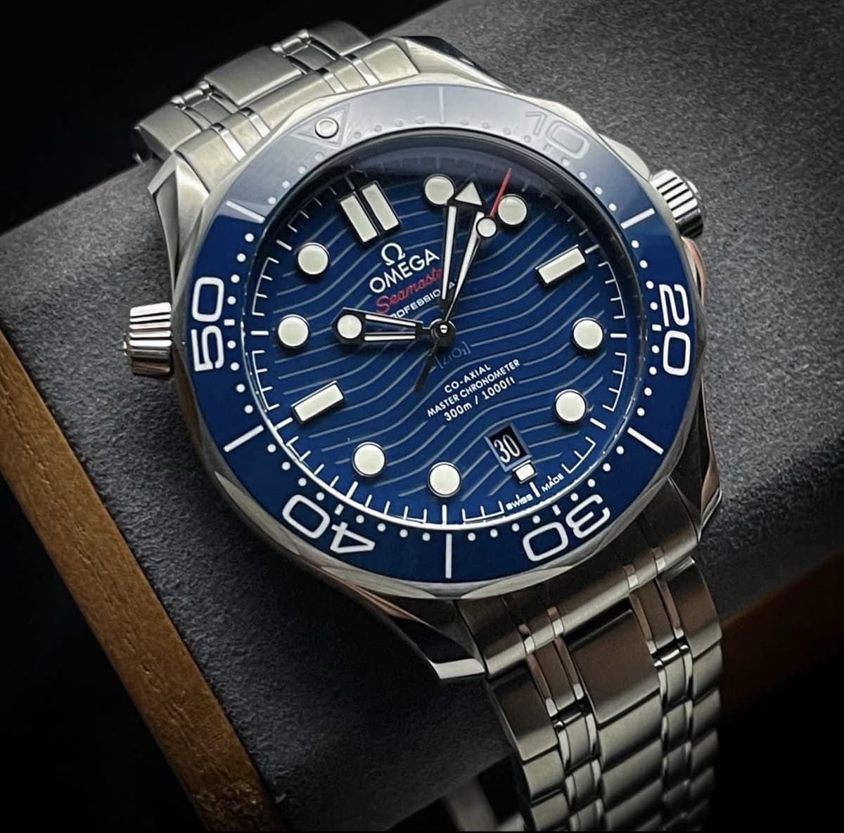 OMEGA Seamaster Diver 300M 42mm Blue Ceramic Wave Dial 210.30.42.20.03.001