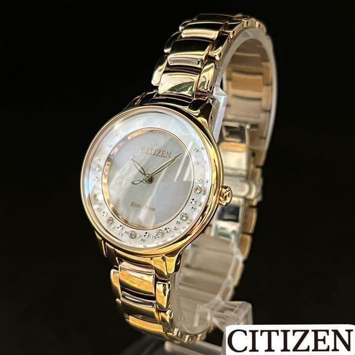 Elegant gold CITIZEN Eco-Drive with mother-of-pearl dial. Stylish and timeless.