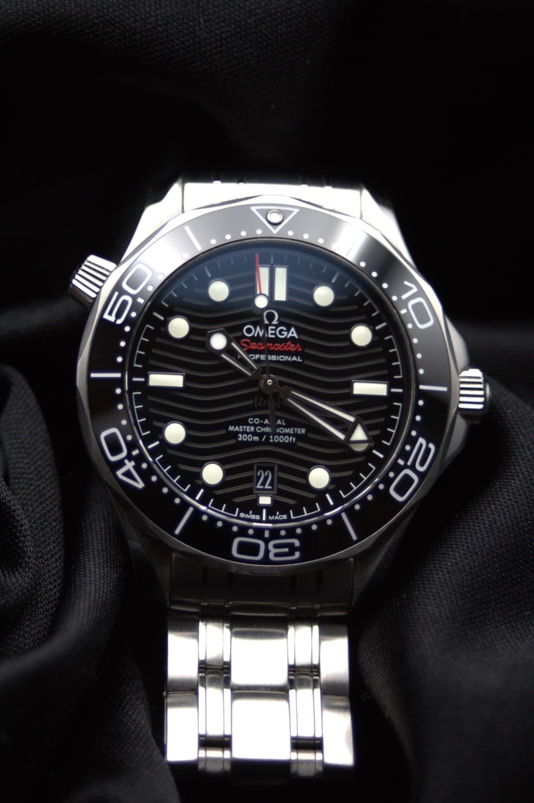 Omega Seamaster Diver 300M 42mm Black Wave Ref. 210.30.42.20.01.001 Box & Papers
