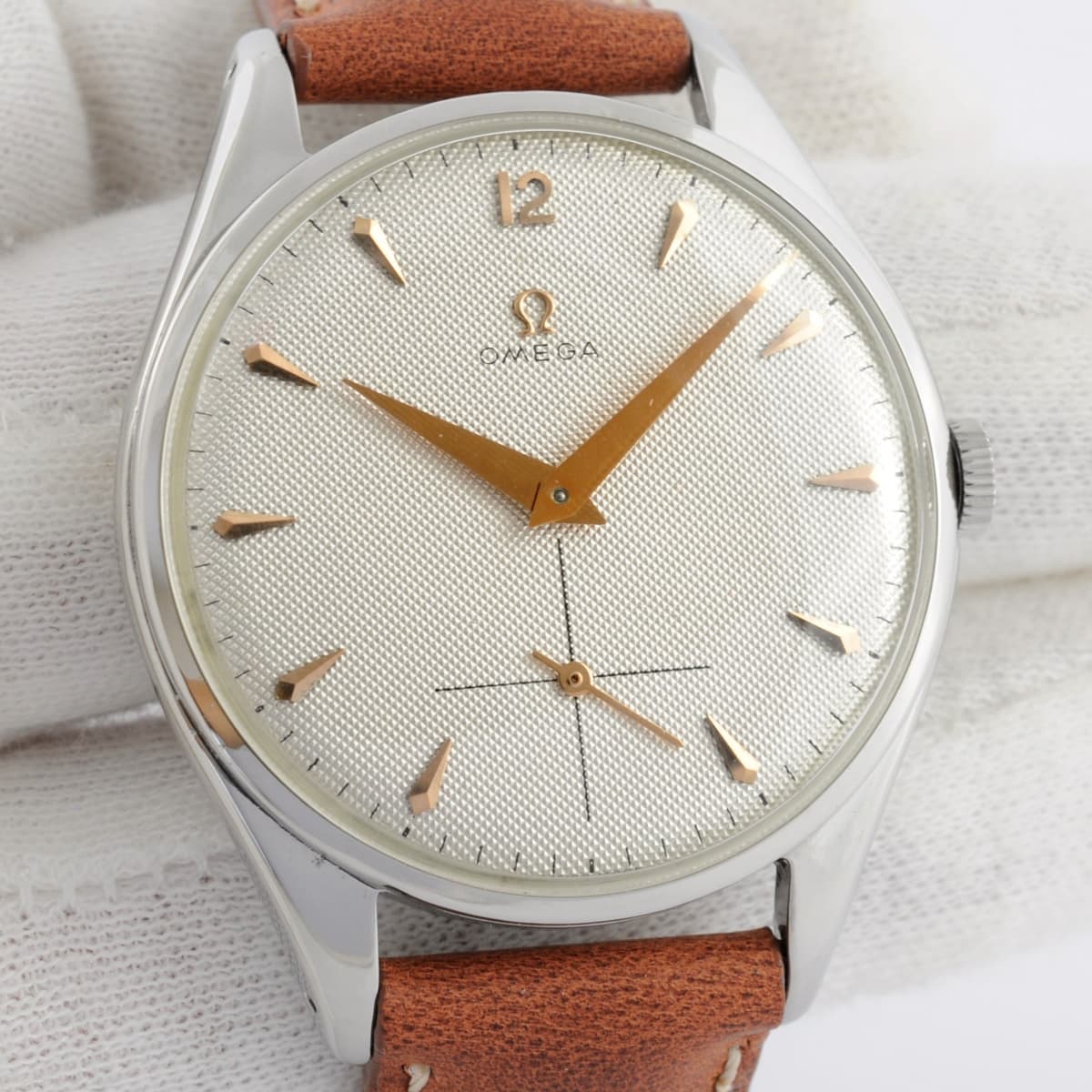 NO TARIFFS SWISS OMEGA REF 2505 NICE HONEYCOMB DIAL MANUAL WIND JUMBO SIZE 38MM