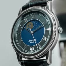 Vintage 1990 *NEAR MINT* SEIKO AVENUE 6F34-6010 Quartz Moon Phase Roman 34mm Men