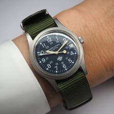 Hamilton Khaki Navy Quartz Mens Vintage Wristwatch Timepiece Heritage