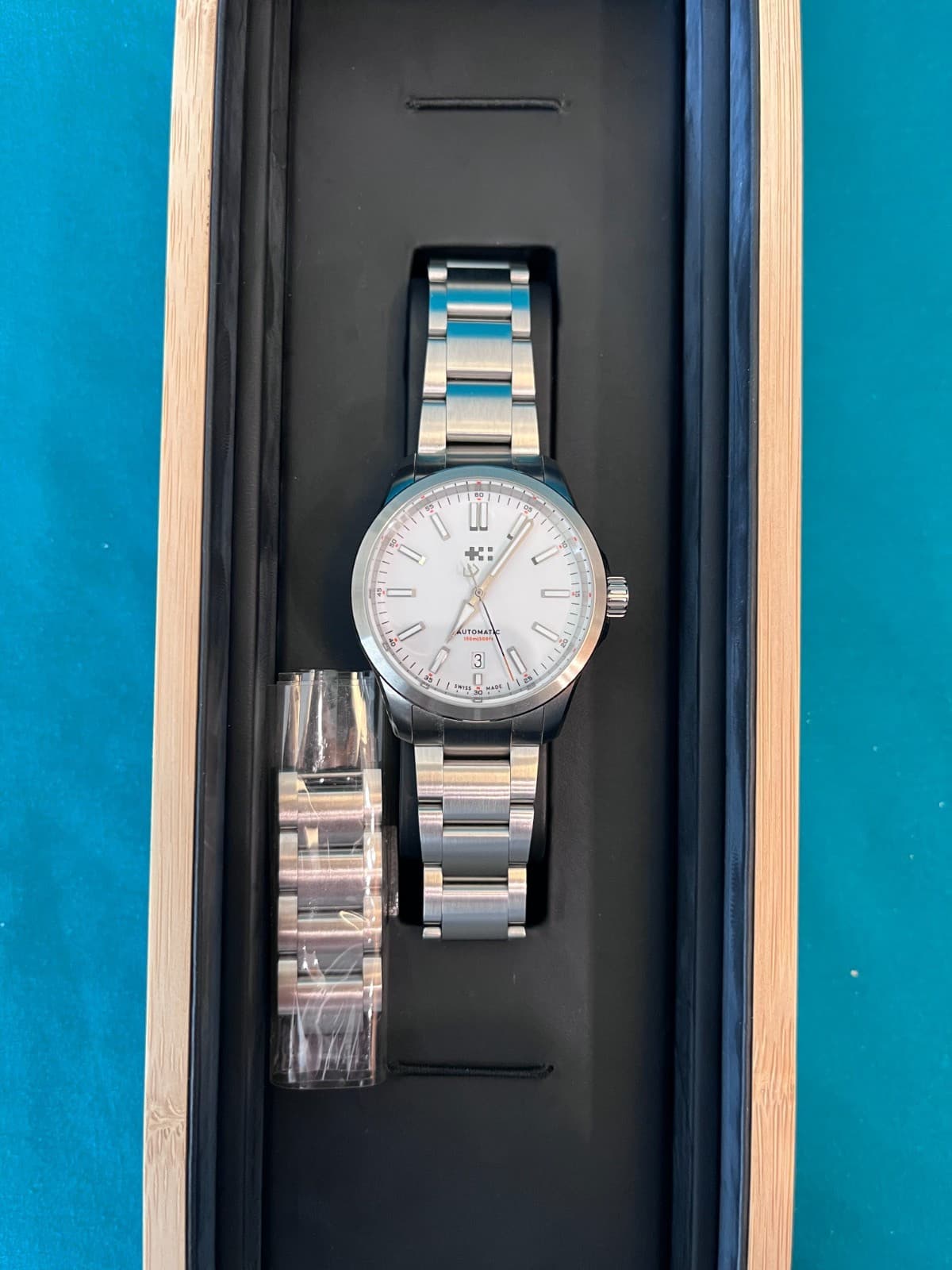 Christopher Ward C63 Sealander (39mm, White, Bracelet, 2022)