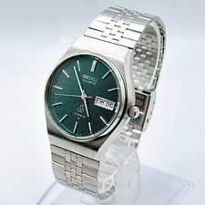 Type 2 Quartz Men's Watch Green Day Date Rare