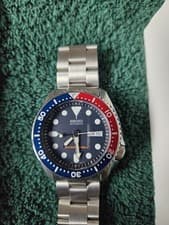 Seiko SKX009K1 Automatic Diver 200m Blue Dial Stainless Steel Blue/Red Bezel