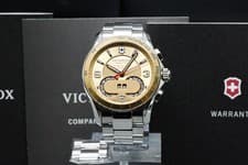 *Near MINT / BOX & PAPER* Victorinox Swiss Army 241619 Classic Quartz 40mm Watch
