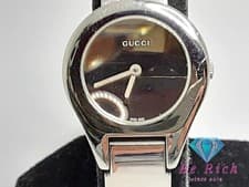 Gucci Women's Bangle Watch 6700L Silver SS Analog Used