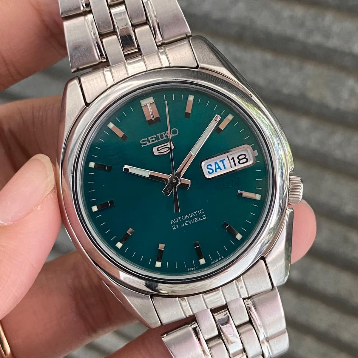 RARE Seiko 5 Automatic 7S26-0V10 SNK543 Emboss 555 Day Date Green Dial Watch