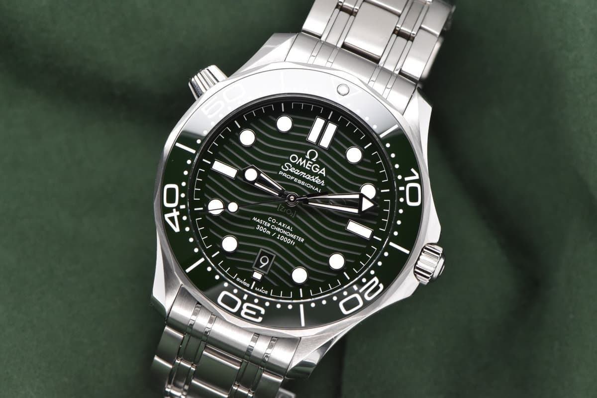 Omega Seamaster Professional Diver 300M "Seaweed" Green 210.30.42.20.10.001