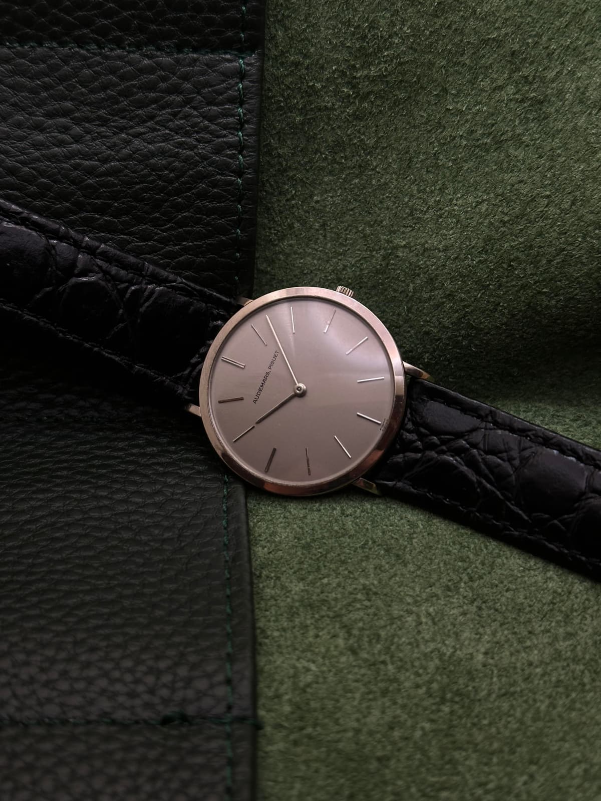 [WTS] Audemars Piguet 18k White Gold Ultra thin mechanical ⚙️🪩