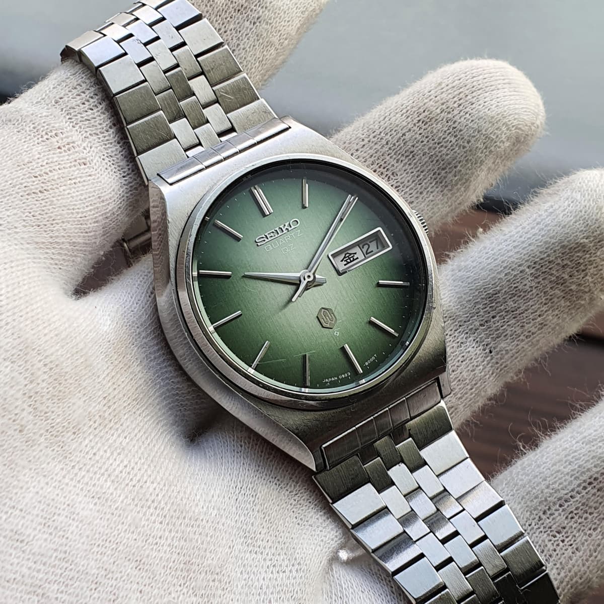 [WTS] Seiko Aug. 1975 "09QZ" Rare Green Kiwi Fumé Dial, Triple Day Font, Original Bracelet w/ Solid Links (0923-8060) Very Early Quartz $220 (message me if you can't see the details/description in the comments)