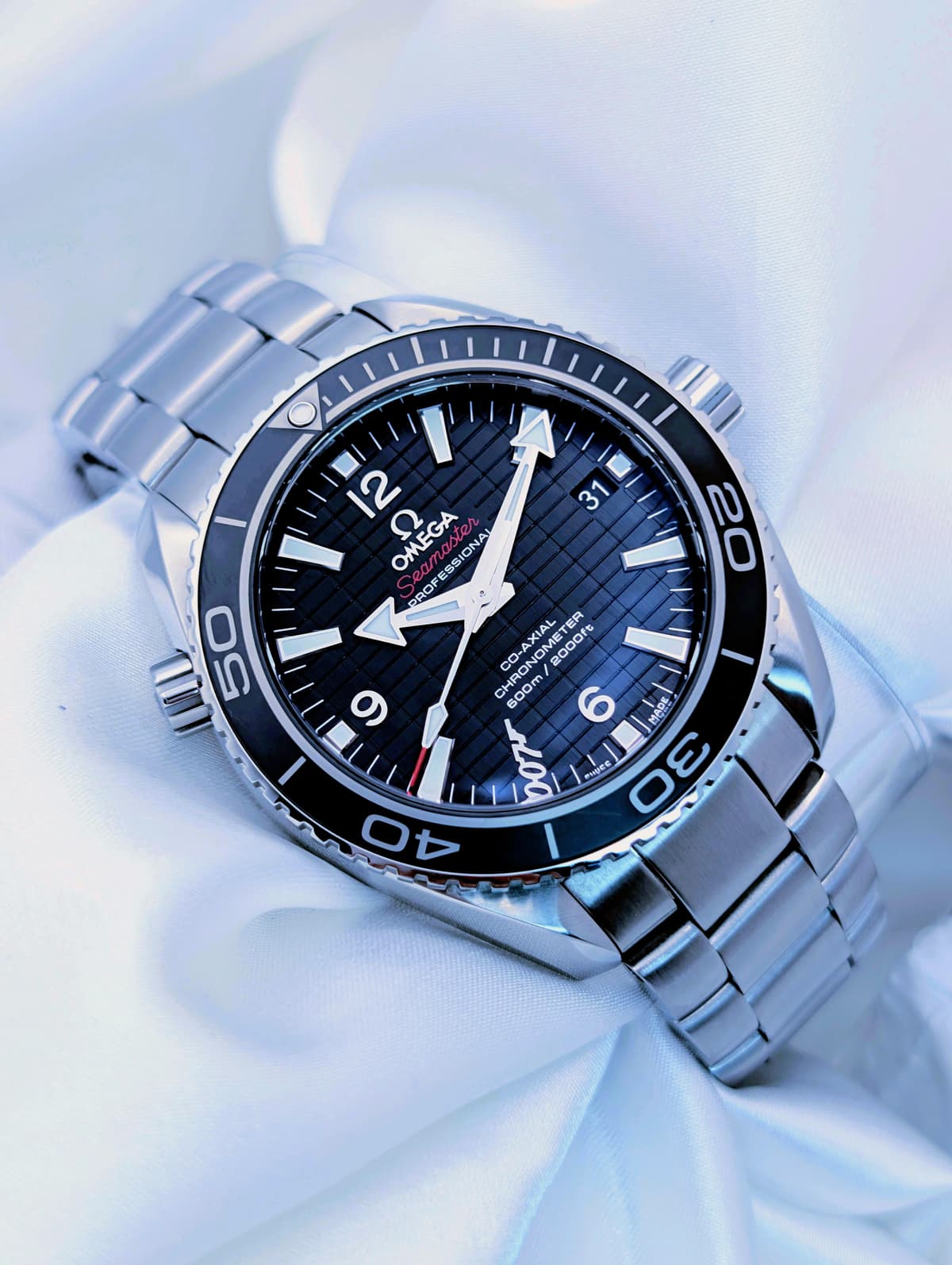 [WTS] Omega Seamaster Planet Ocean 600M 007 SKYFALL Limited Edition 1 of 5,007 Full set Box & Papers